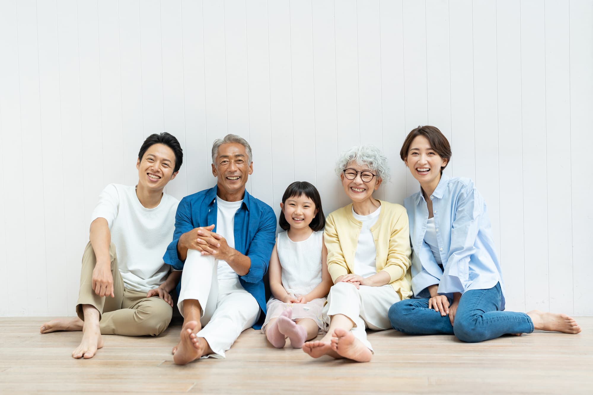 笑顔の3世代家族
