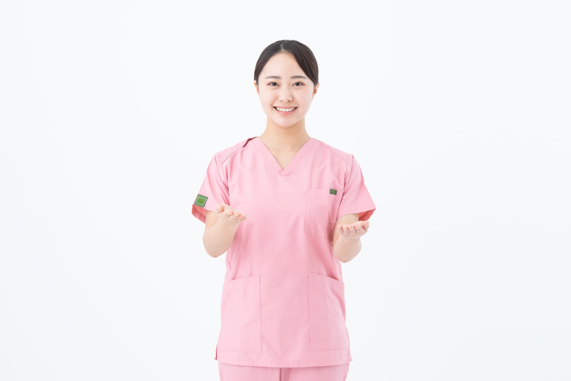 インプラント治療に適している人・適さない人を紹介する歯科衛生士の女性