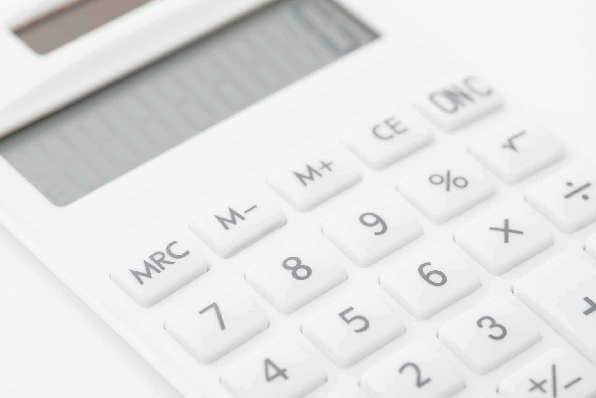 前歯のセラミック治療の費用イメージ