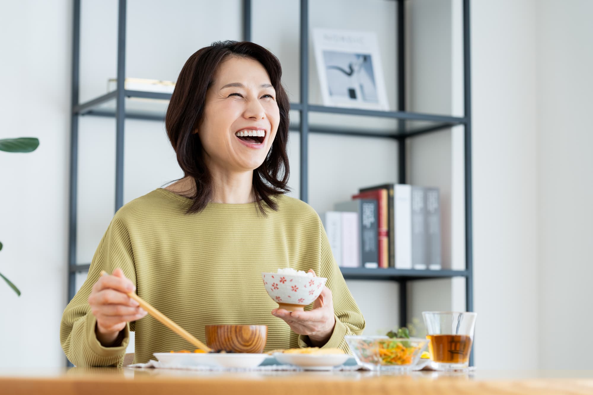 顎関節症を治療して痛みがなく食事ができるようになった女性