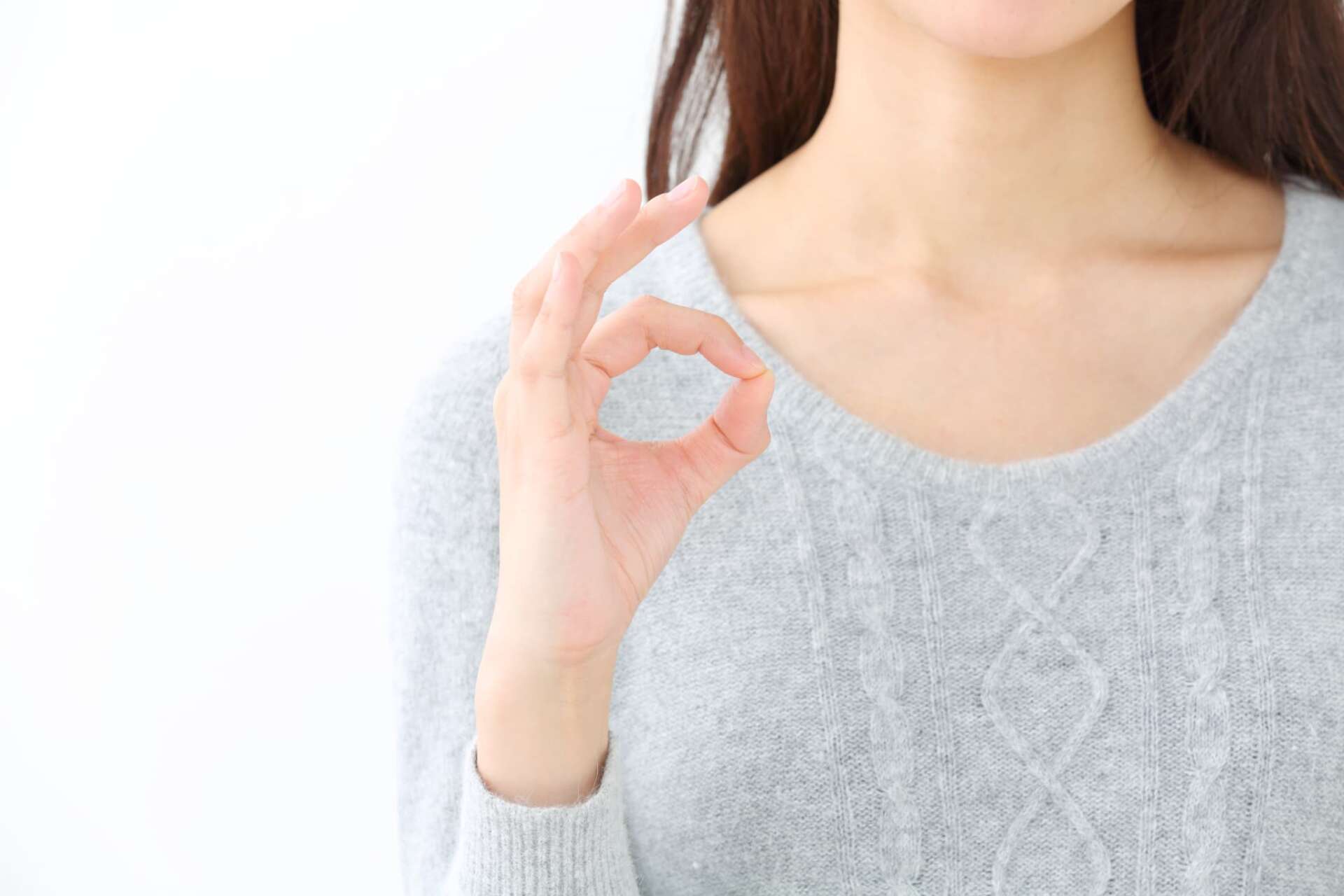 抜歯しなくてOKと伝える女性